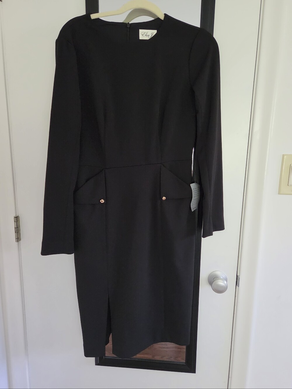 Chic Black Long-Sleeve Sheath Dress